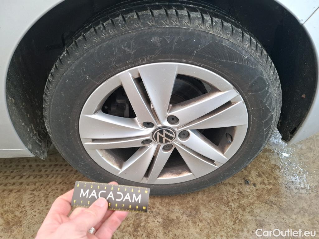  Volkswagen  Golf  VOLKSWAGEN / 2020 / 5P / Berline 2.0 TDI SCR 150 DSG7 Life Busi 1st #37