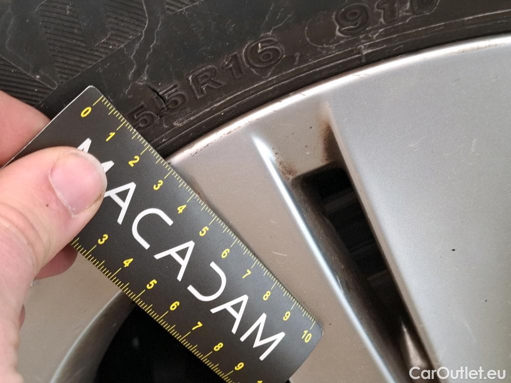  Volkswagen  Golf  VOLKSWAGEN / 2020 / 5P / Berline 2.0 TDI SCR 150 DSG7 Life Busi 1st #38