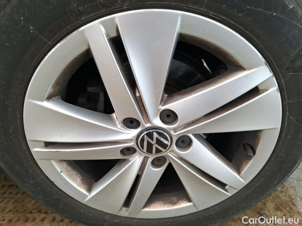  Volkswagen  Golf  VOLKSWAGEN / 2020 / 5P / Berline 2.0 TDI SCR 150 DSG7 Life Busi 1st #50