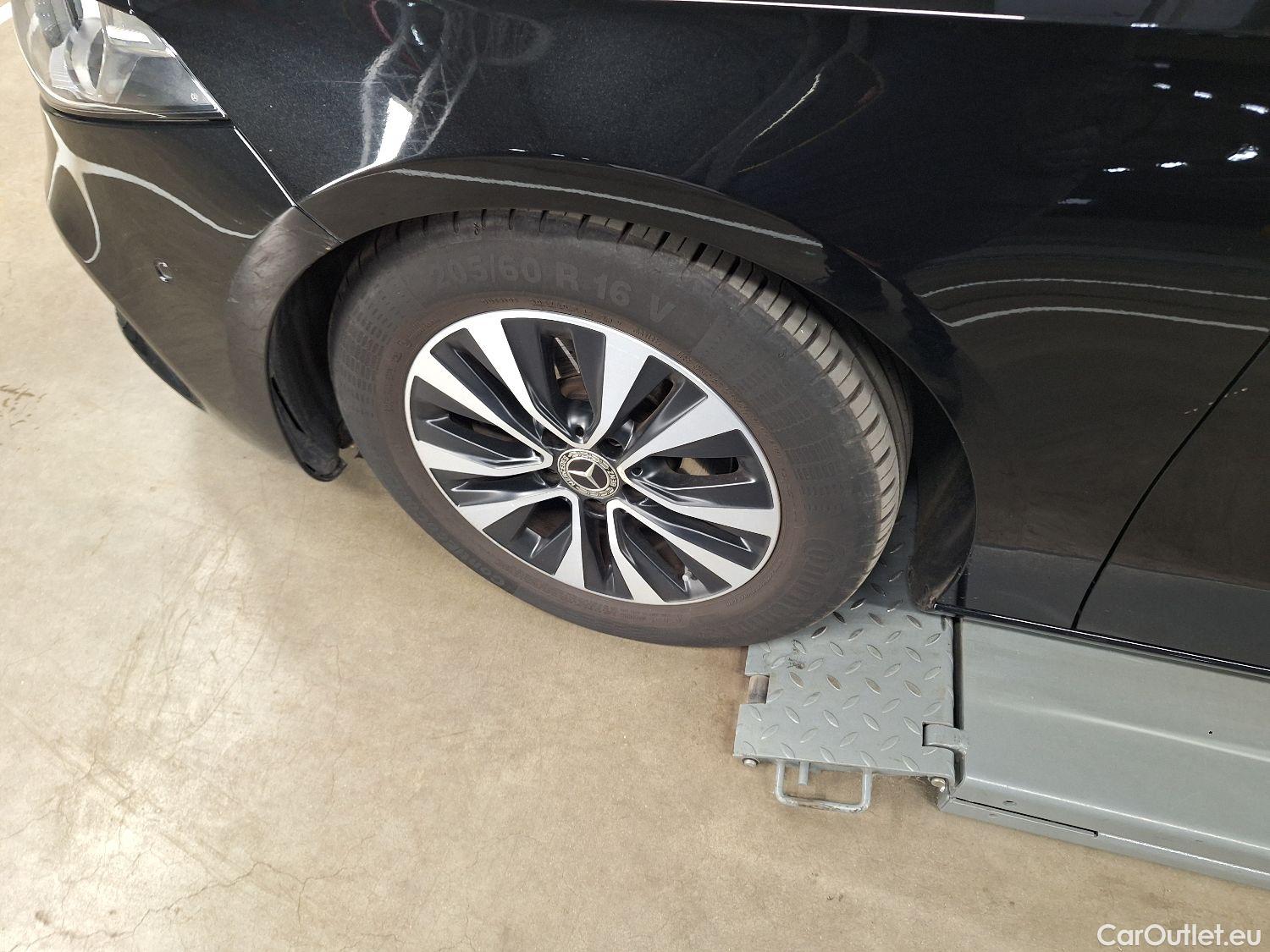  Mercedes  A-Klasse Mercedes, A-Class Berline '18, Mercedes-Benz  Limousine A 180 d DCT Busin #56