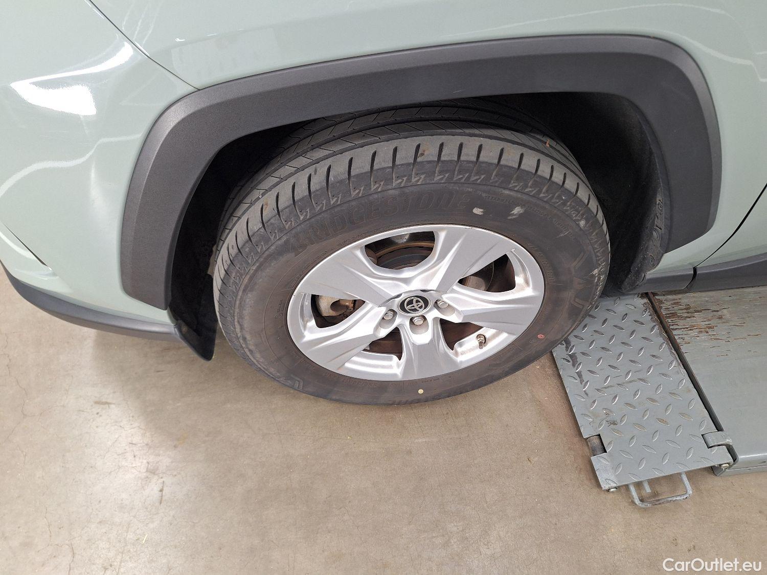  Toyota  RAV4 Toyota,  '18, Toyota  2.5 Hybrid Lithium  CVT 5d #24