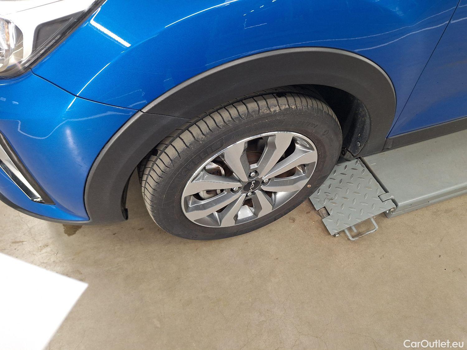  KIA  STONIC Kia,  FL'20, KIA  1.2 Urban Edition+ 5d #46