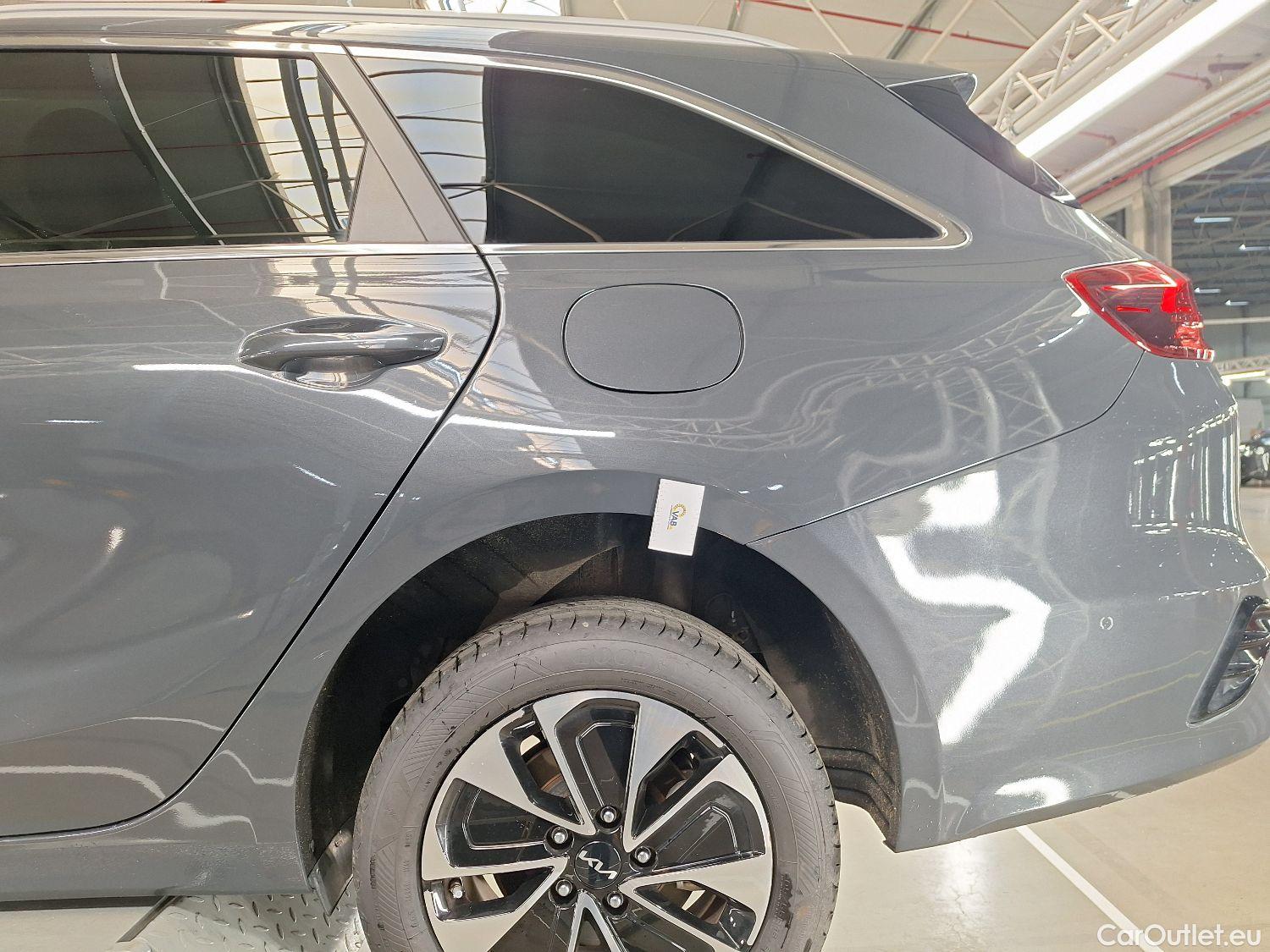  KIA  Cee'd Kia, Ceed SW FL'21 PHEV, KIA  Sportswagon Business Line 1.6 GDi PHEV D #9