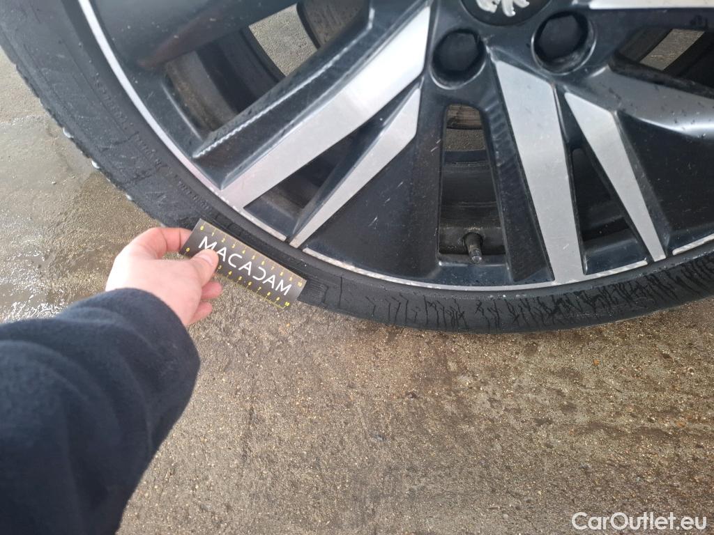  Peugeot  3008 PEUGEOT  / 2020 / 5P / SUV 1.6 HYBRID 225 E-EAT8 GT Pack #31