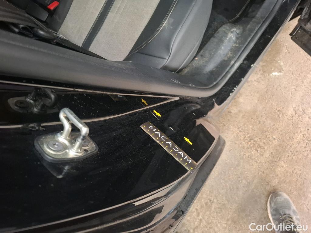  Peugeot  3008 PEUGEOT  / 2020 / 5P / SUV 1.6 HYBRID 225 E-EAT8 GT Pack #9