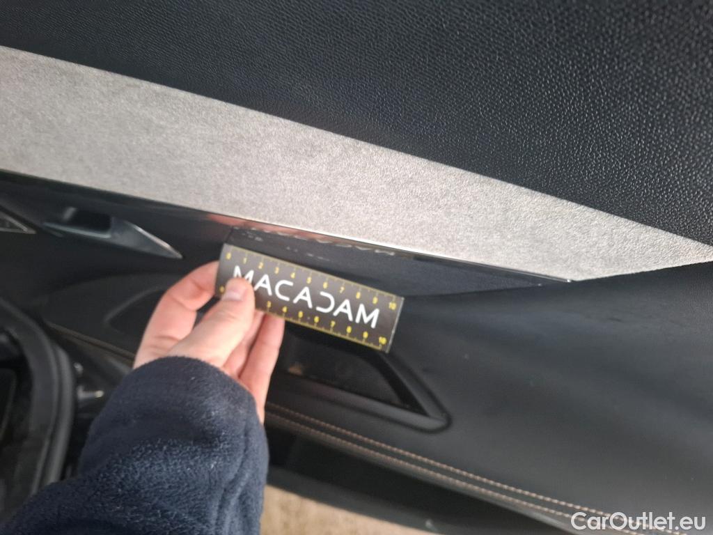  Peugeot  3008 PEUGEOT  / 2020 / 5P / SUV 1.6 HYBRID 225 E-EAT8 GT Pack #40