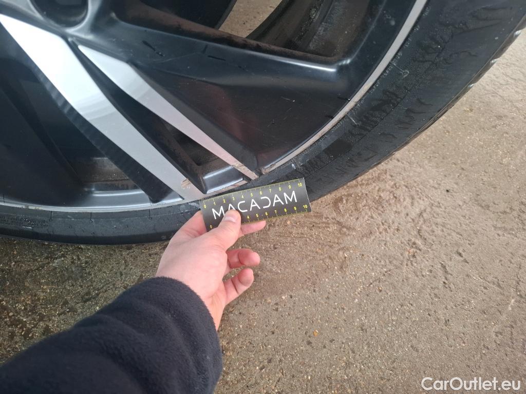  Peugeot  3008 PEUGEOT  / 2020 / 5P / SUV 1.6 HYBRID 225 E-EAT8 GT Pack #37