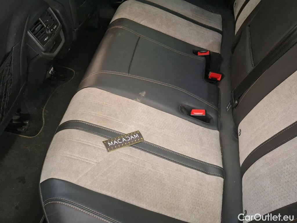  Peugeot  3008 PEUGEOT  / 2020 / 5P / SUV 1.6 HYBRID 225 E-EAT8 GT Pack #50