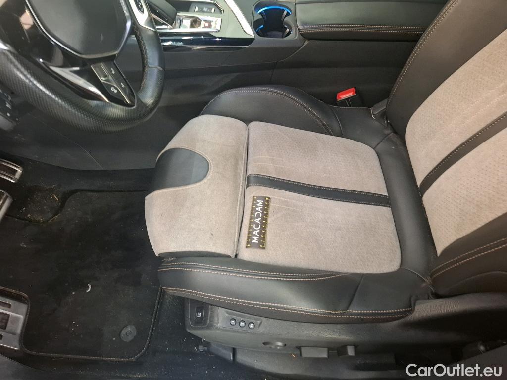  Peugeot  3008 PEUGEOT  / 2020 / 5P / SUV 1.6 HYBRID 225 E-EAT8 GT Pack #46