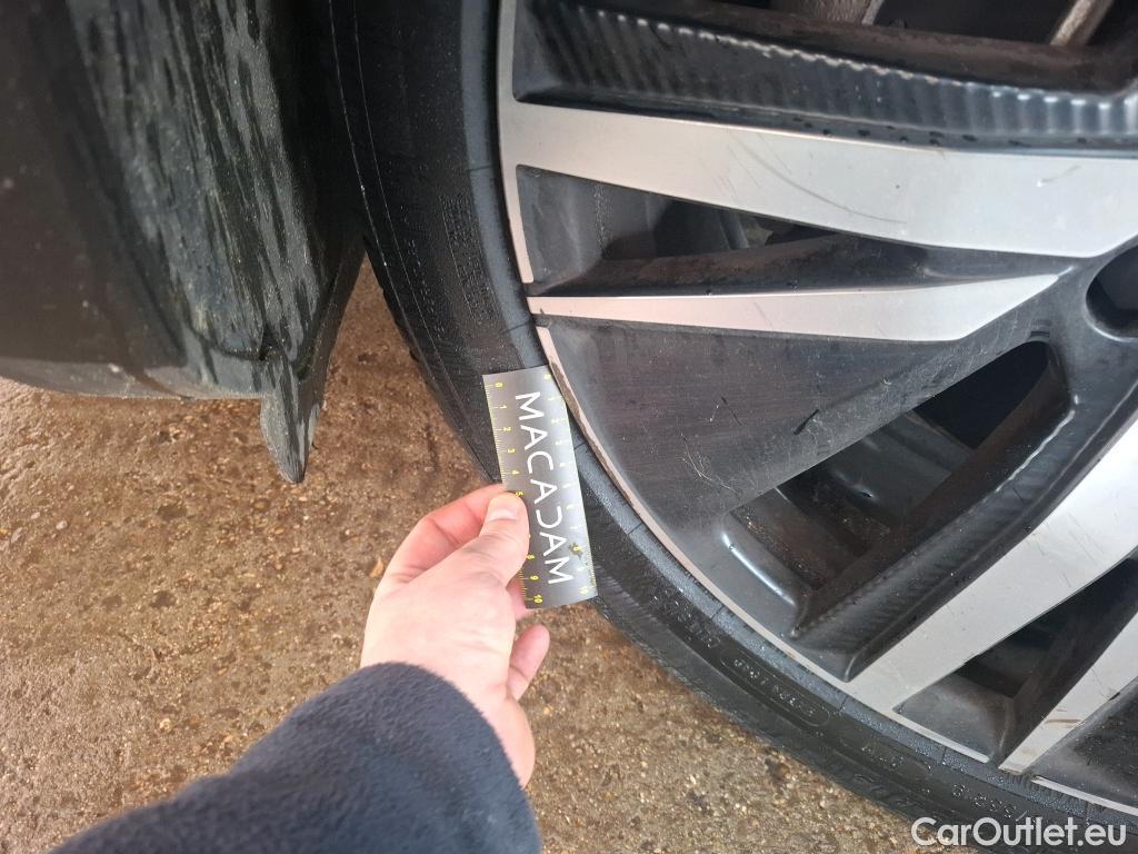  Peugeot  3008 PEUGEOT  / 2020 / 5P / SUV 1.6 HYBRID 225 E-EAT8 GT Pack #25