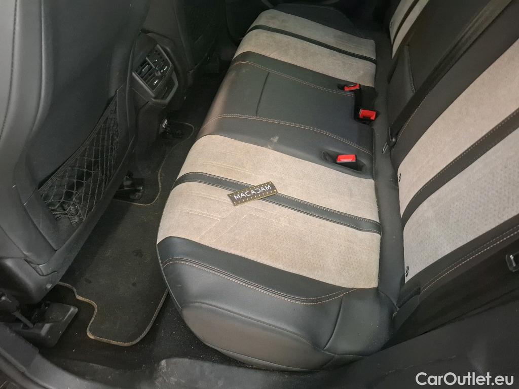  Peugeot  3008 PEUGEOT  / 2020 / 5P / SUV 1.6 HYBRID 225 E-EAT8 GT Pack #49