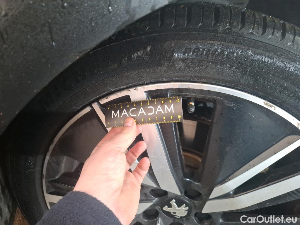  Peugeot  3008 PEUGEOT  / 2020 / 5P / SUV 1.6 HYBRID 225 E-EAT8 GT Pack #27