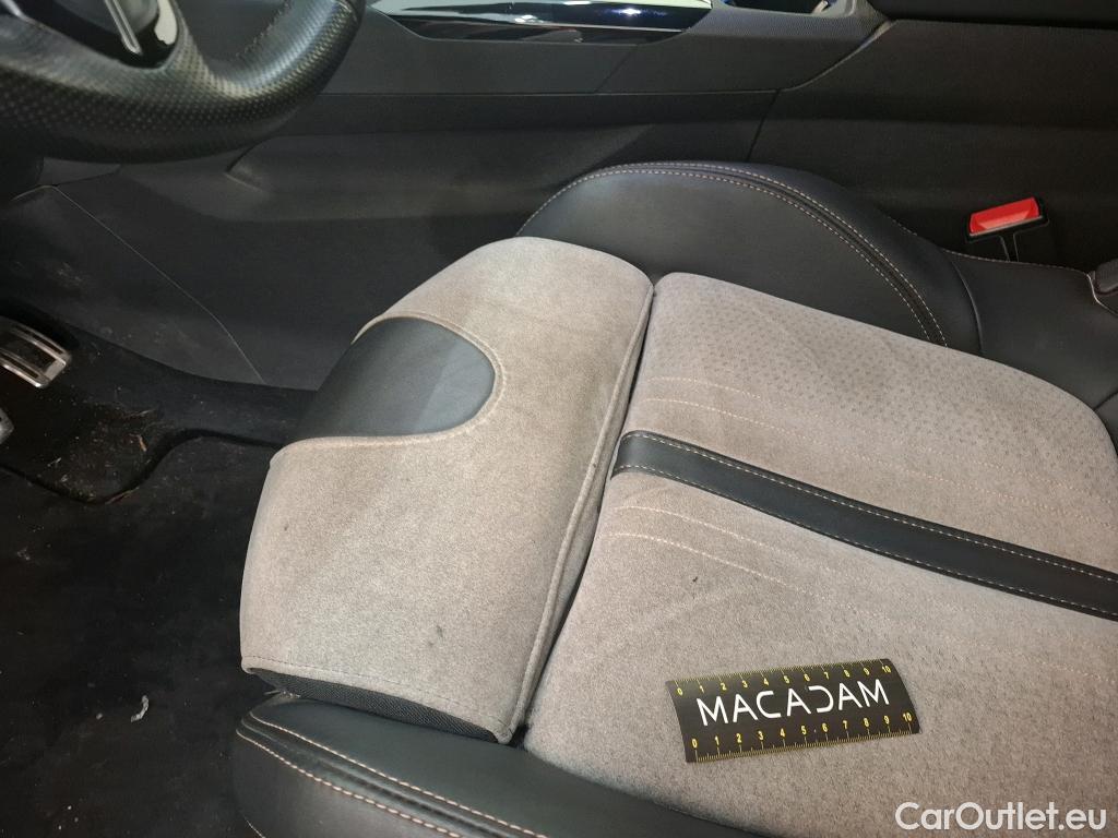  Peugeot  3008 PEUGEOT  / 2020 / 5P / SUV 1.6 HYBRID 225 E-EAT8 GT Pack #48