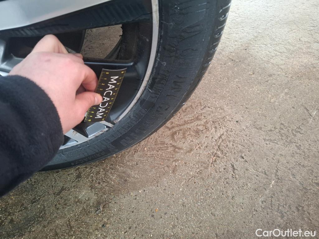  Peugeot  3008 PEUGEOT  / 2020 / 5P / SUV 1.6 HYBRID 225 E-EAT8 GT Pack #35