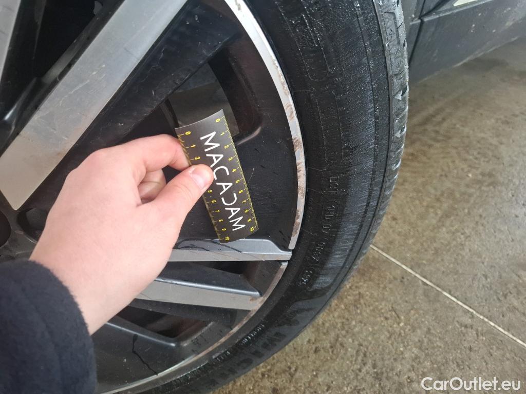  Peugeot  3008 PEUGEOT  / 2020 / 5P / SUV 1.6 HYBRID 225 E-EAT8 GT Pack #28