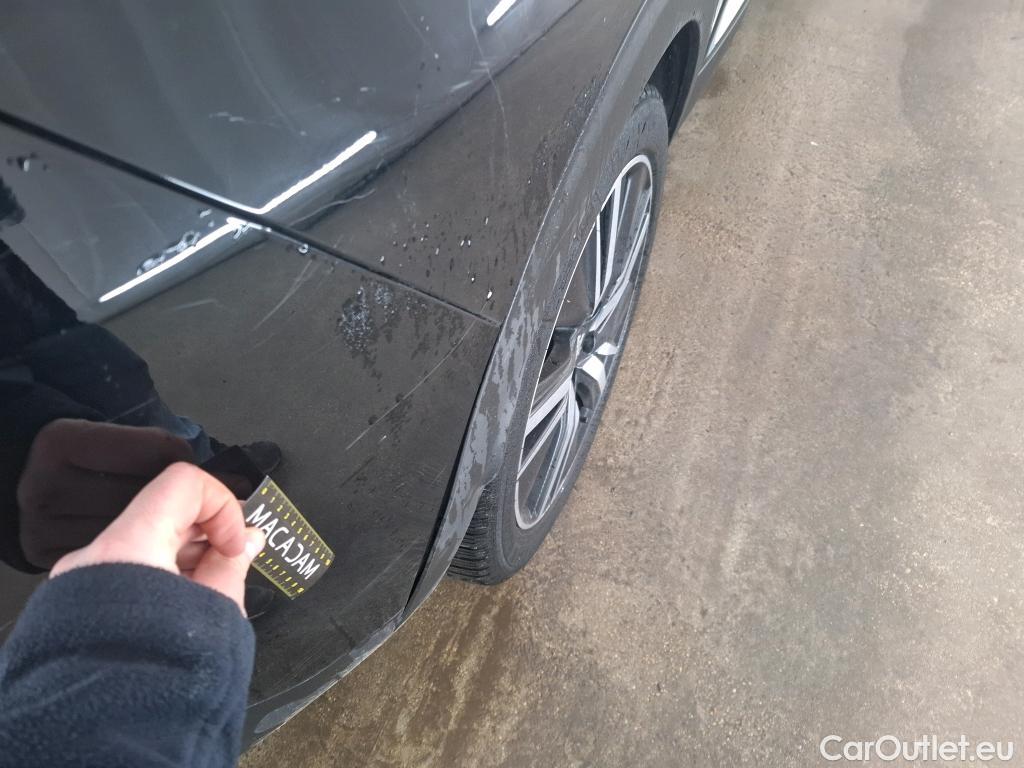  Peugeot  3008 PEUGEOT  / 2020 / 5P / SUV 1.6 HYBRID 225 E-EAT8 GT Pack #51