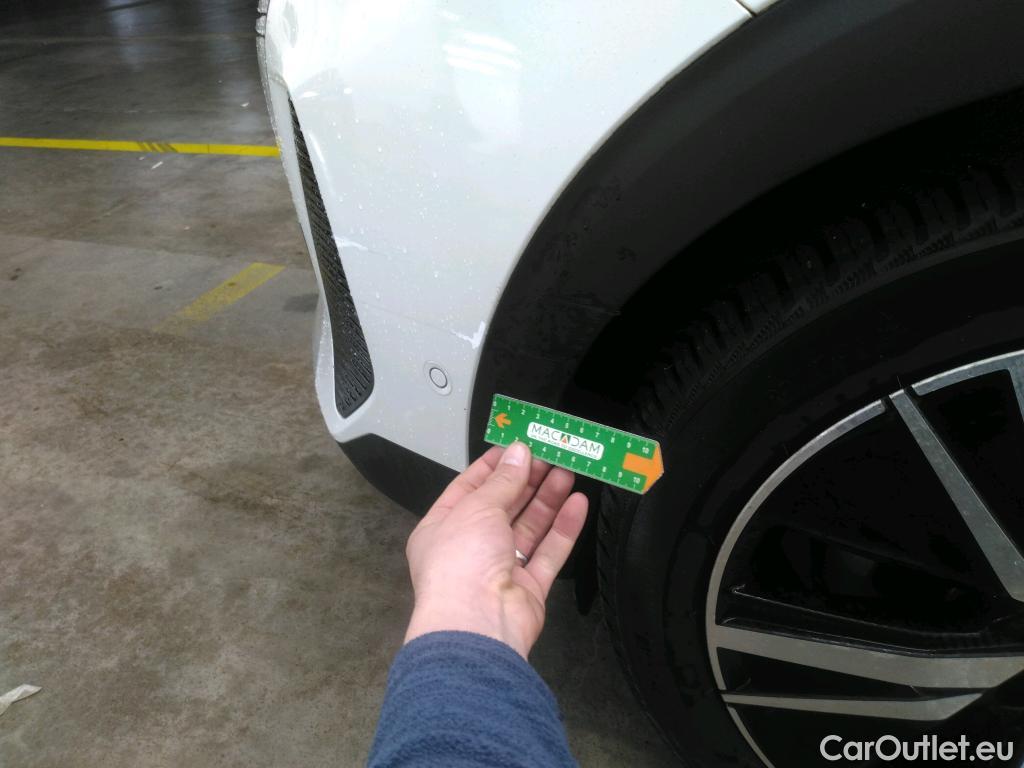  Peugeot  3008 PEUGEOT  / 2020 / 5P / SUV 1.6 HYBRID 225 E-EAT8 GT Pack #19