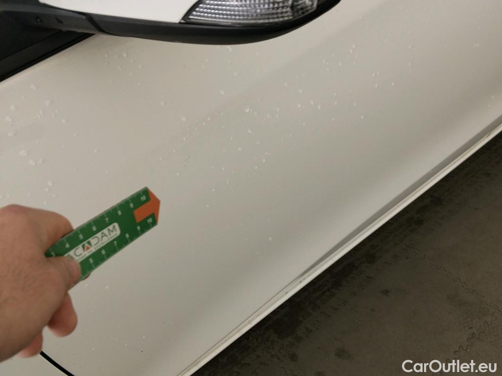  Toyota  Yaris TOYOTA  / 2017 / 5P / berlina con portón 1.5 100H Active #3