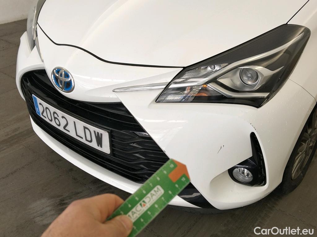  Toyota  Yaris TOYOTA  / 2017 / 5P / berlina con portón 1.5 100H Active #10