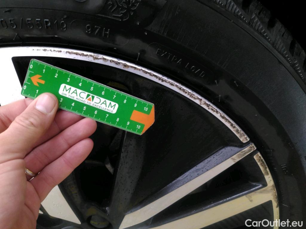  Peugeot  3008 PEUGEOT  / 2020 / 5P / SUV 1.6 HYBRID 225 E-EAT8 GT Pack #11