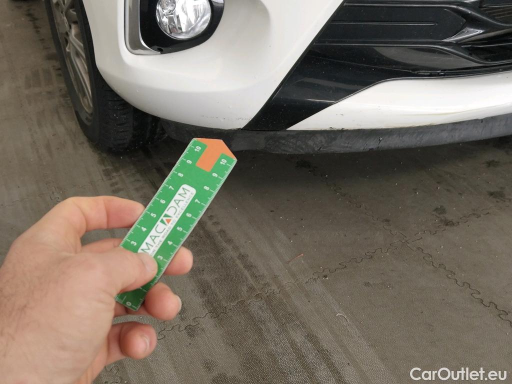  Toyota  Yaris TOYOTA  / 2017 / 5P / berlina con portón 1.5 100H Active #11