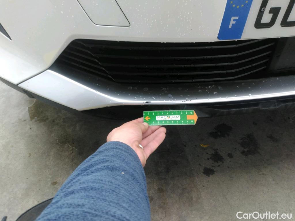  Peugeot  3008 PEUGEOT  / 2020 / 5P / SUV 1.6 HYBRID 225 E-EAT8 GT Pack #24