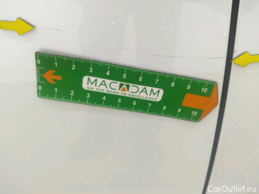  Peugeot  3008 PEUGEOT  / 2020 / 5P / SUV 1.6 HYBRID 225 E-EAT8 GT Pack #31