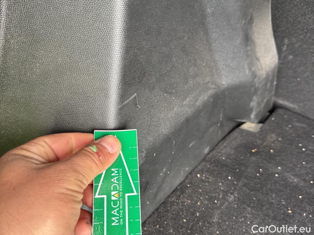  Peugeot  2008 PEUGEOT  / 2019 / 5P / todoterreno Allure BlueHDI 81kW (110CV) #16