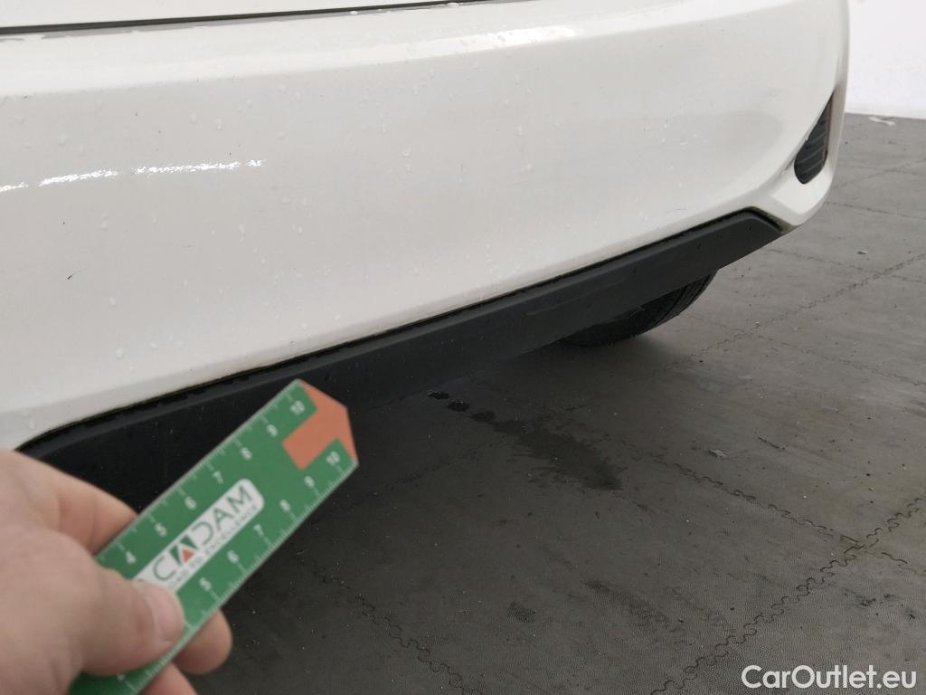  Toyota  Yaris TOYOTA  / 2017 / 5P / berlina con portón 1.5 100H Active #19