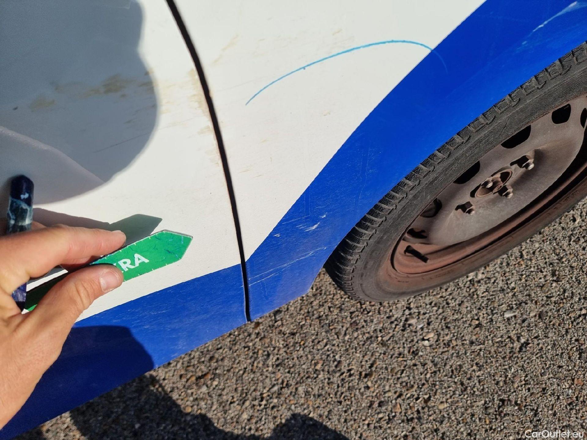  Ford  Fiesta FORD  / 2017 / 5P / berlina con portón 1.1 Ti-VCT 63kW Trend+ 5p #30