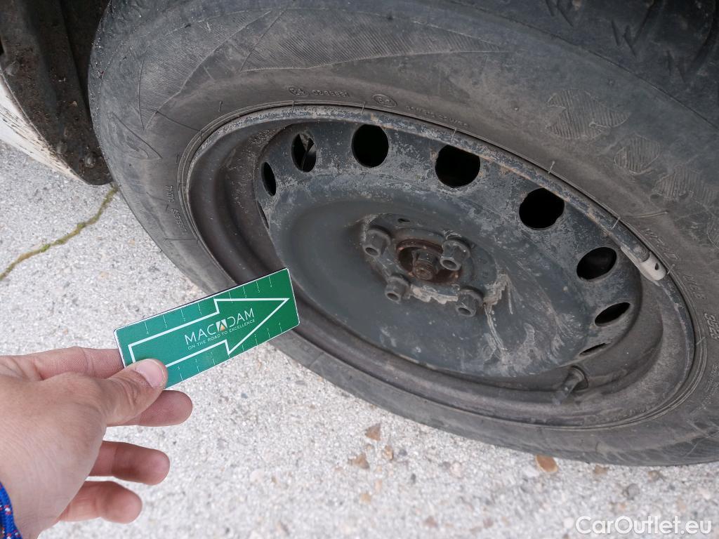  Renault  Clio RENAULT  / 2019 / 5P / berlina con portón Business TCe 74 kW (100CV) GLP #16