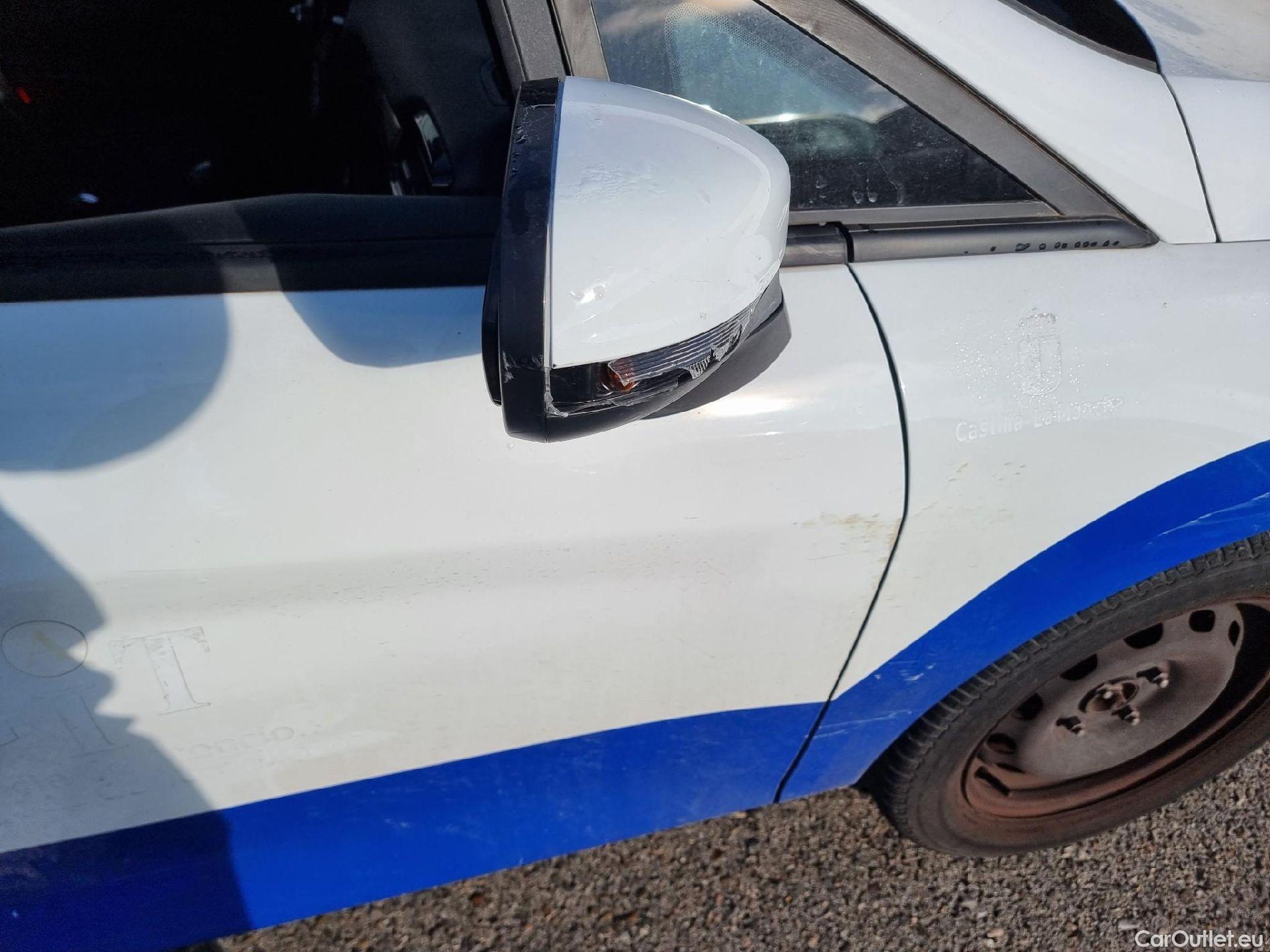  Ford  Fiesta FORD  / 2017 / 5P / berlina con portón 1.1 Ti-VCT 63kW Trend+ 5p #26