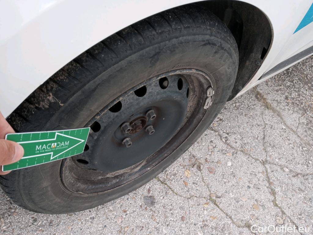  Renault  Clio RENAULT  / 2019 / 5P / berlina con portón Business TCe 74 kW (100CV) GLP #12