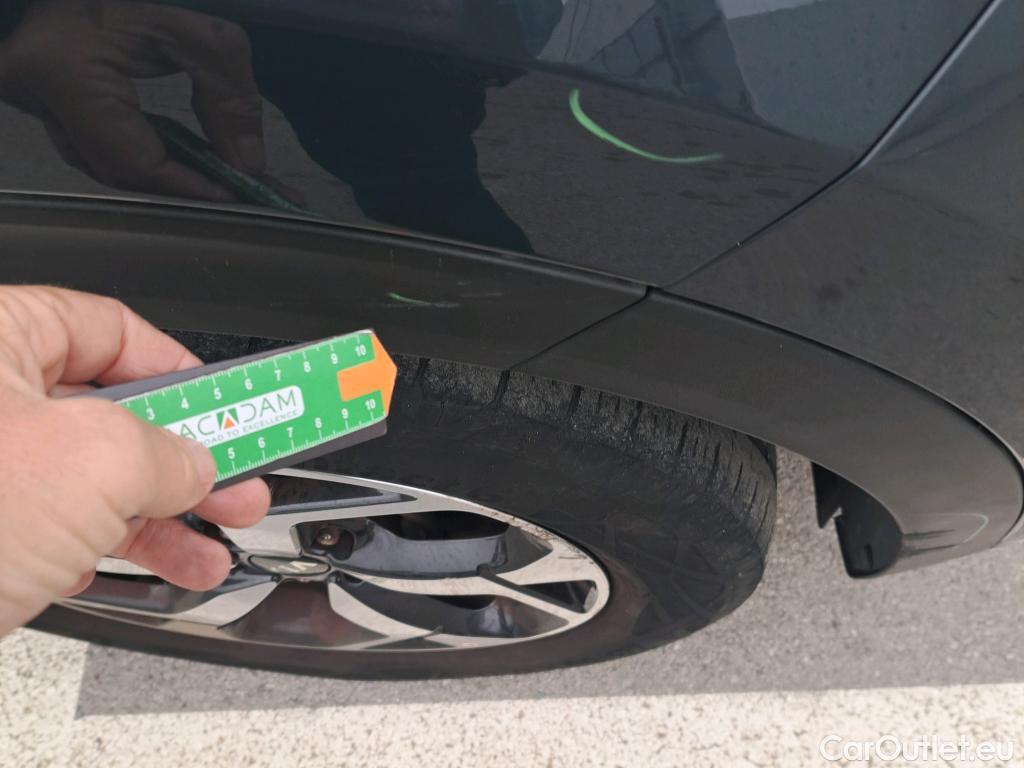  KIA  Sportage KIA  1.6MHEV Drive 100kW(136CV) 4x2(Crist Tintados)(CX) #68