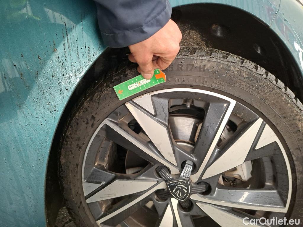  Peugeot  308 PEUGEOT  SW / 2021 / 5P / Break PureTech 130 S&S EAT 8 ALLURE #16