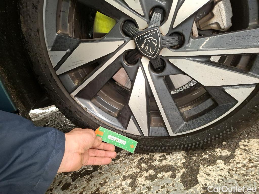  Peugeot  308 PEUGEOT  SW / 2021 / 5P / Break PureTech 130 S&S EAT 8 ALLURE #17