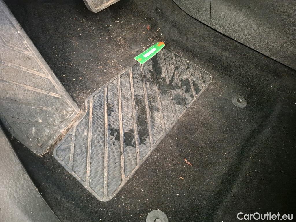  Peugeot  3008  Allure Pack 1.5 HDi 130CV BVA8 E6d #20