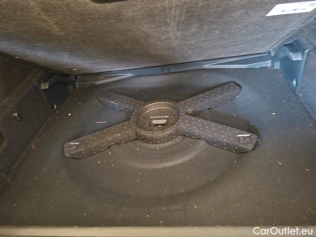  Peugeot  308 PEUGEOT  SW / 2021 / 5P / Break PureTech 130 S&S EAT 8 ALLURE #19