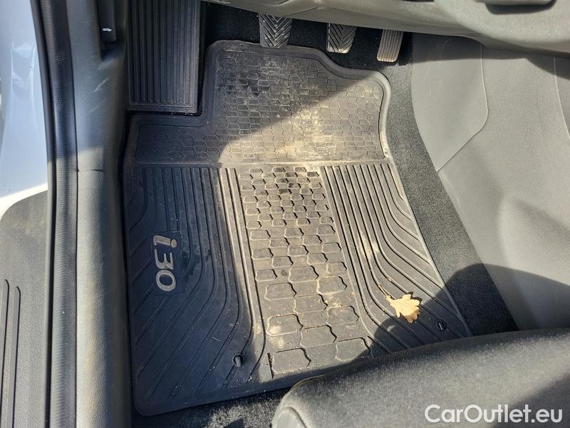  Hyundai  i30   cw (PD)(2017->)  kom.1.6CRDi 115 Style #10