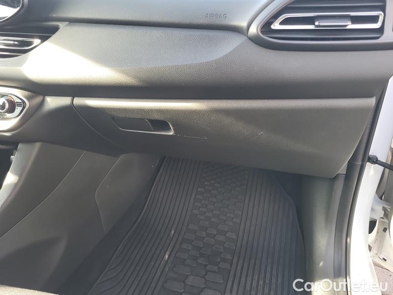  Hyundai  i30   cw (PD)(2017->)  kom.1.6CRDi 115 Style #22