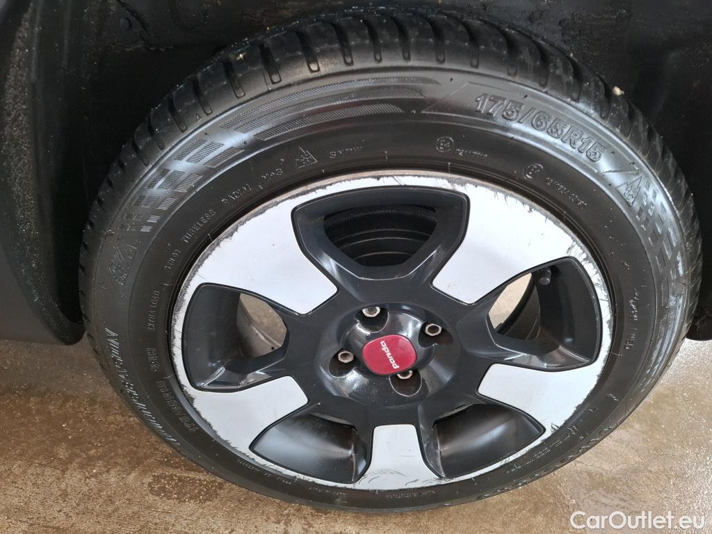  Fiat  Panda FIAT  / 2012 / 5P / Berline 1.0 70ch BSG S/S City Cross #35