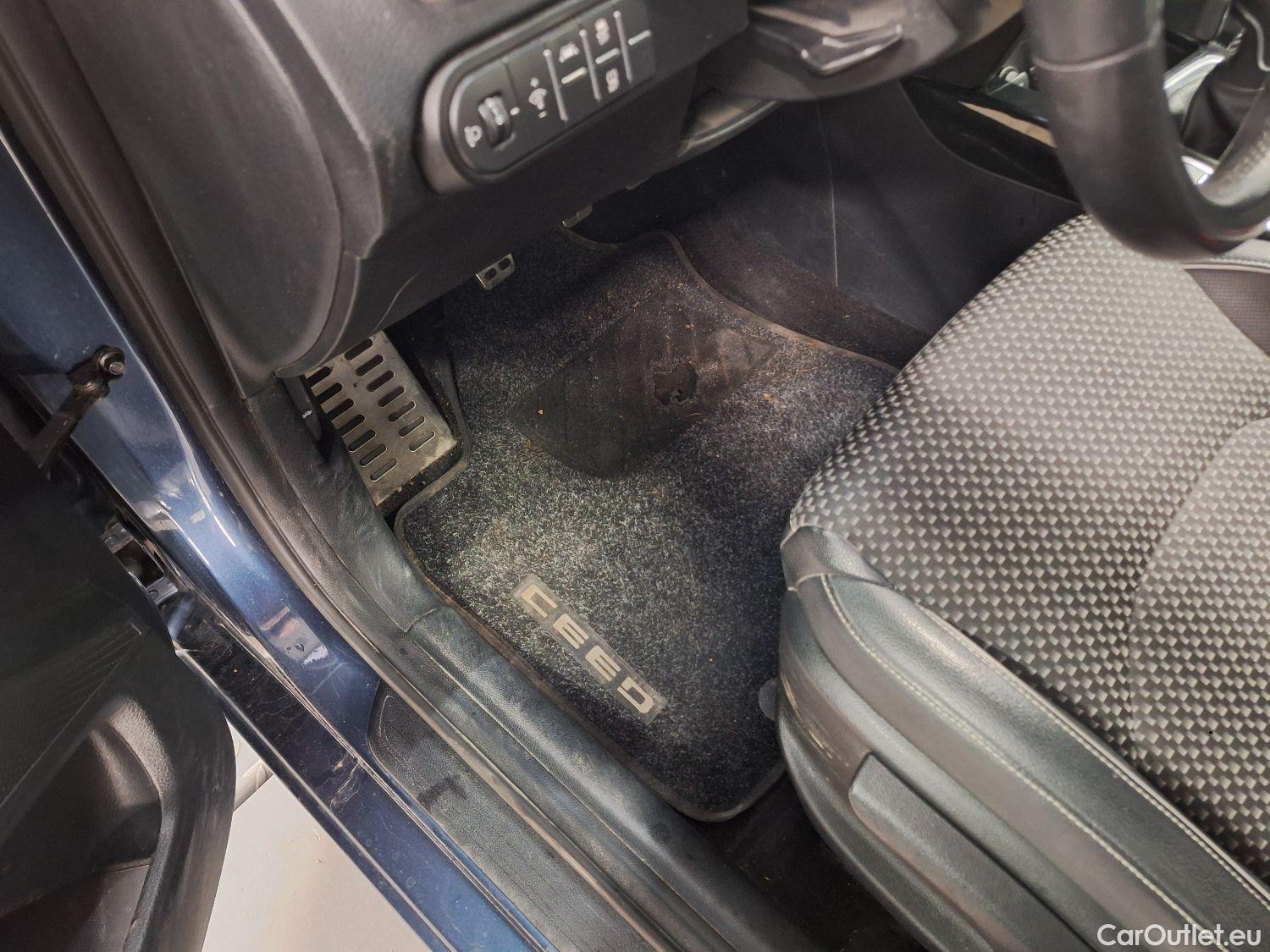  KIA  Cee'd Kia, Ceed '18, KIA  More 1.6 CRDi 115 ISG 5d #71