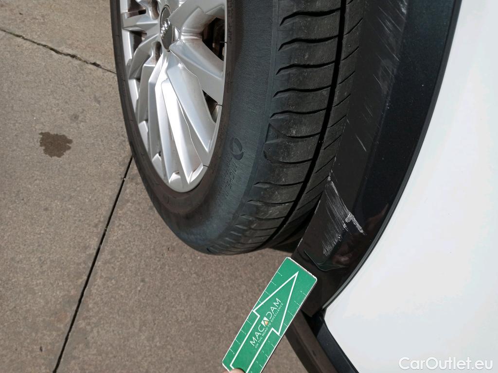  Audi  Q2 AUDI  / 2016 / 5P / todoterreno Design 30 TFSI 85kW (116CV) #34