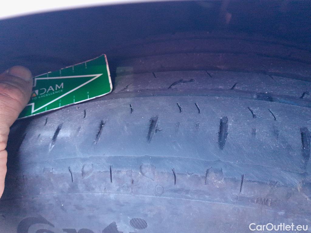  Bmw  Serie 1 BMW  / 2019 / 5P / berlina con portón 116d #2