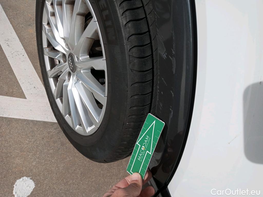  Audi  Q2 AUDI  / 2016 / 5P / todoterreno Design 30 TFSI 85kW (116CV) #36