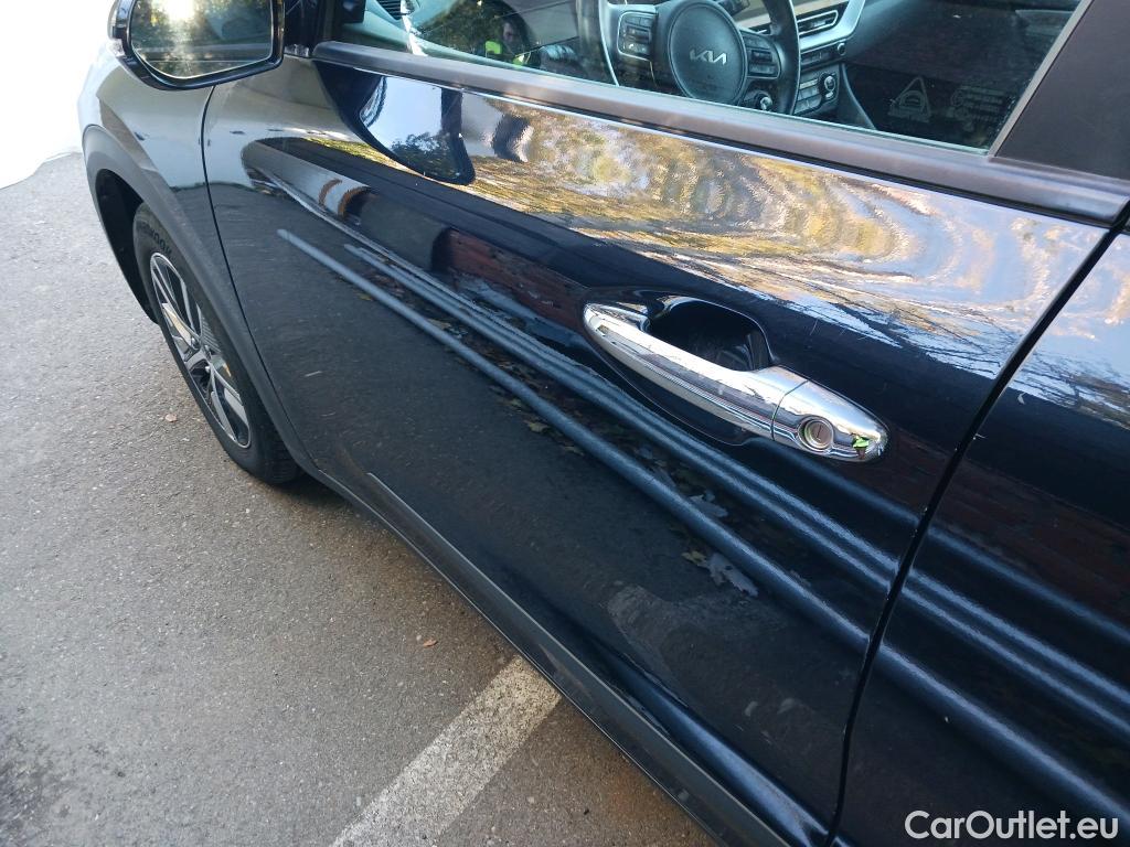  KIA  Niro KIA  / 2019 / 5P / crossover 1.6 GDi HEV 104kW (141CV) Drive #1