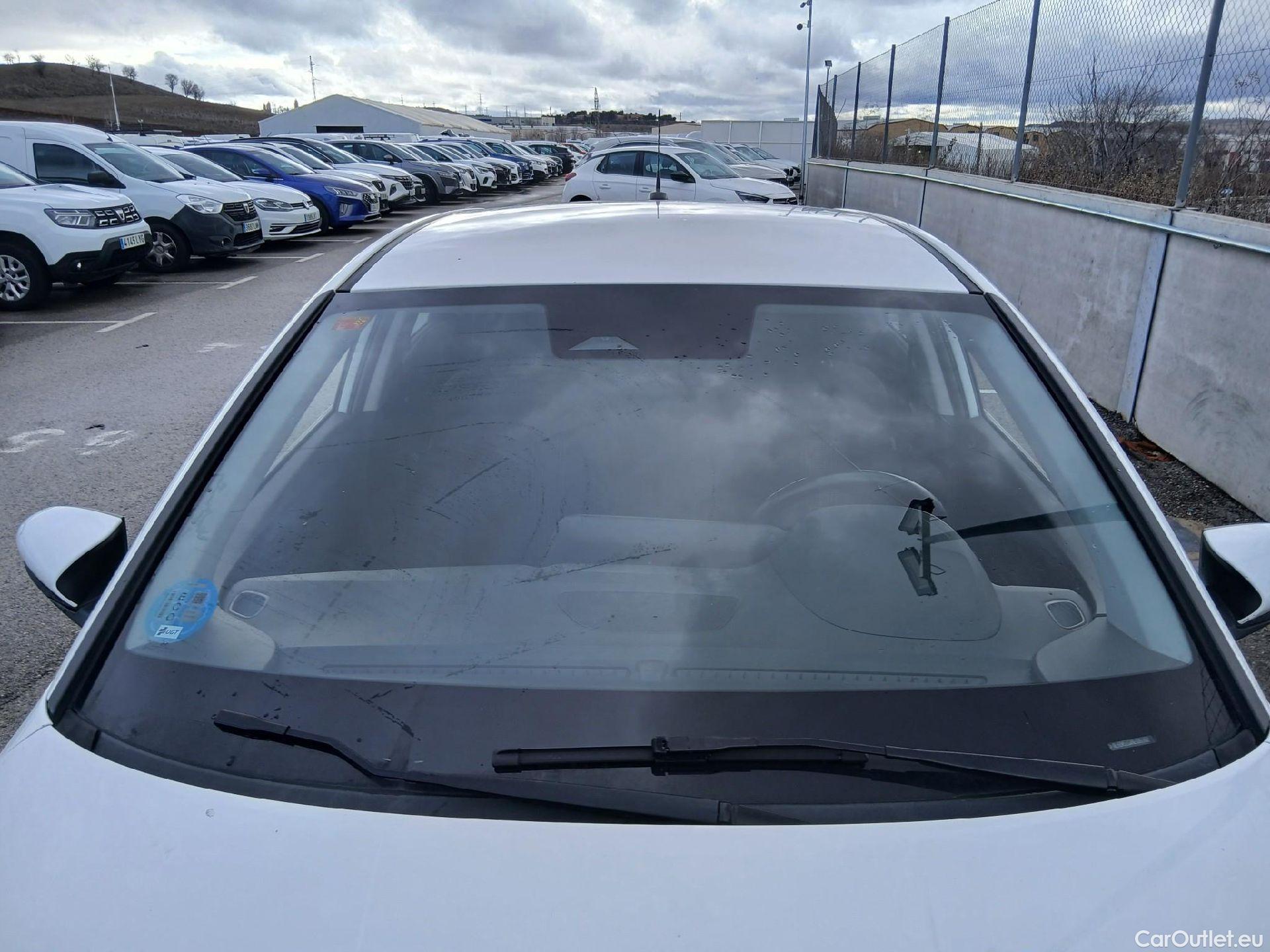  Hyundai  i20 HYUNDAI  / 2020 / 5P / berlina con portón 1.0 TGDI 74kW (100CV) 48V Essence #2