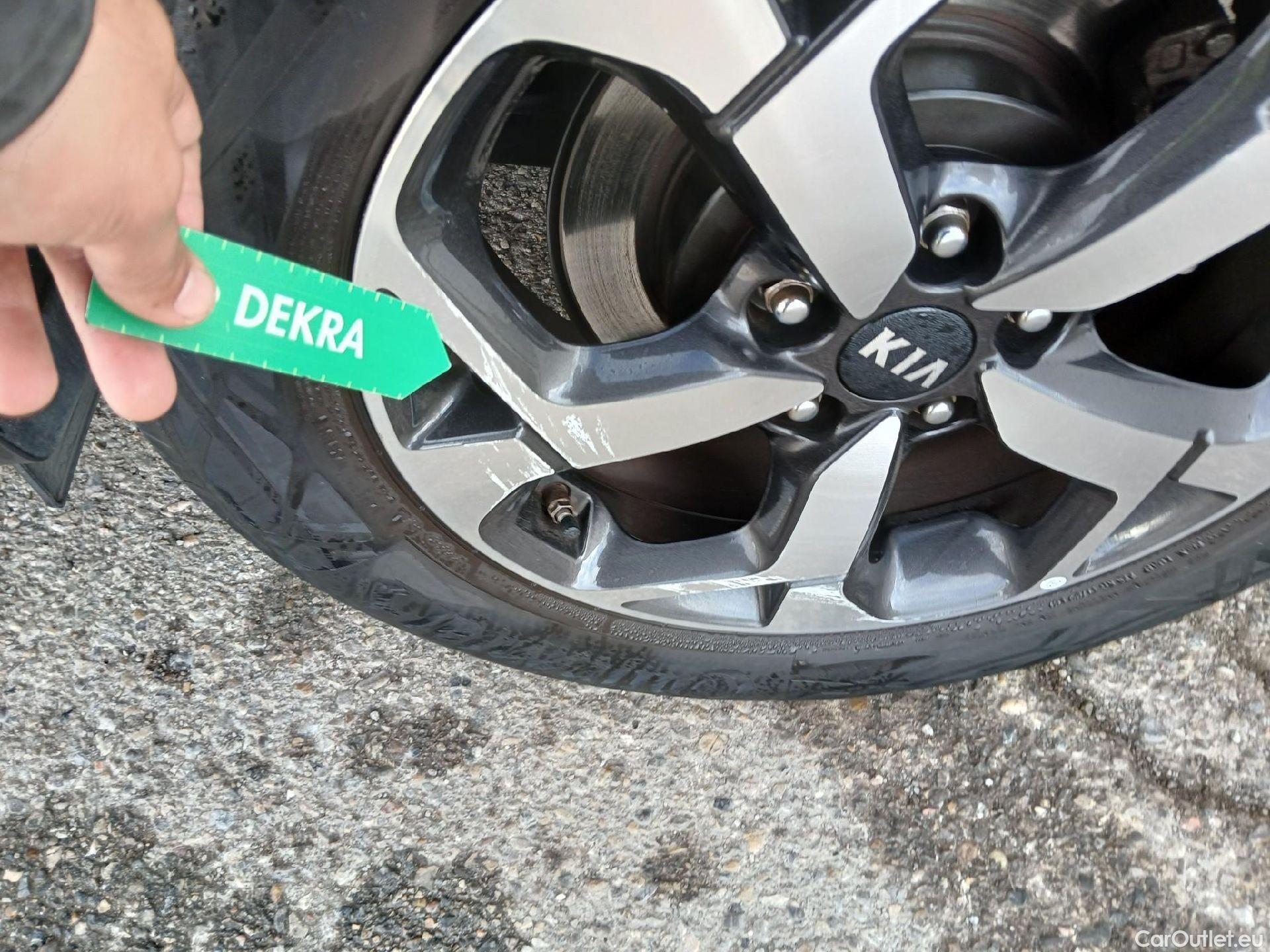  KIA  Sportage KIA  1.6MHEV Drive 100kW(136CV) 4x2(Crist Tintados)(CX) #16