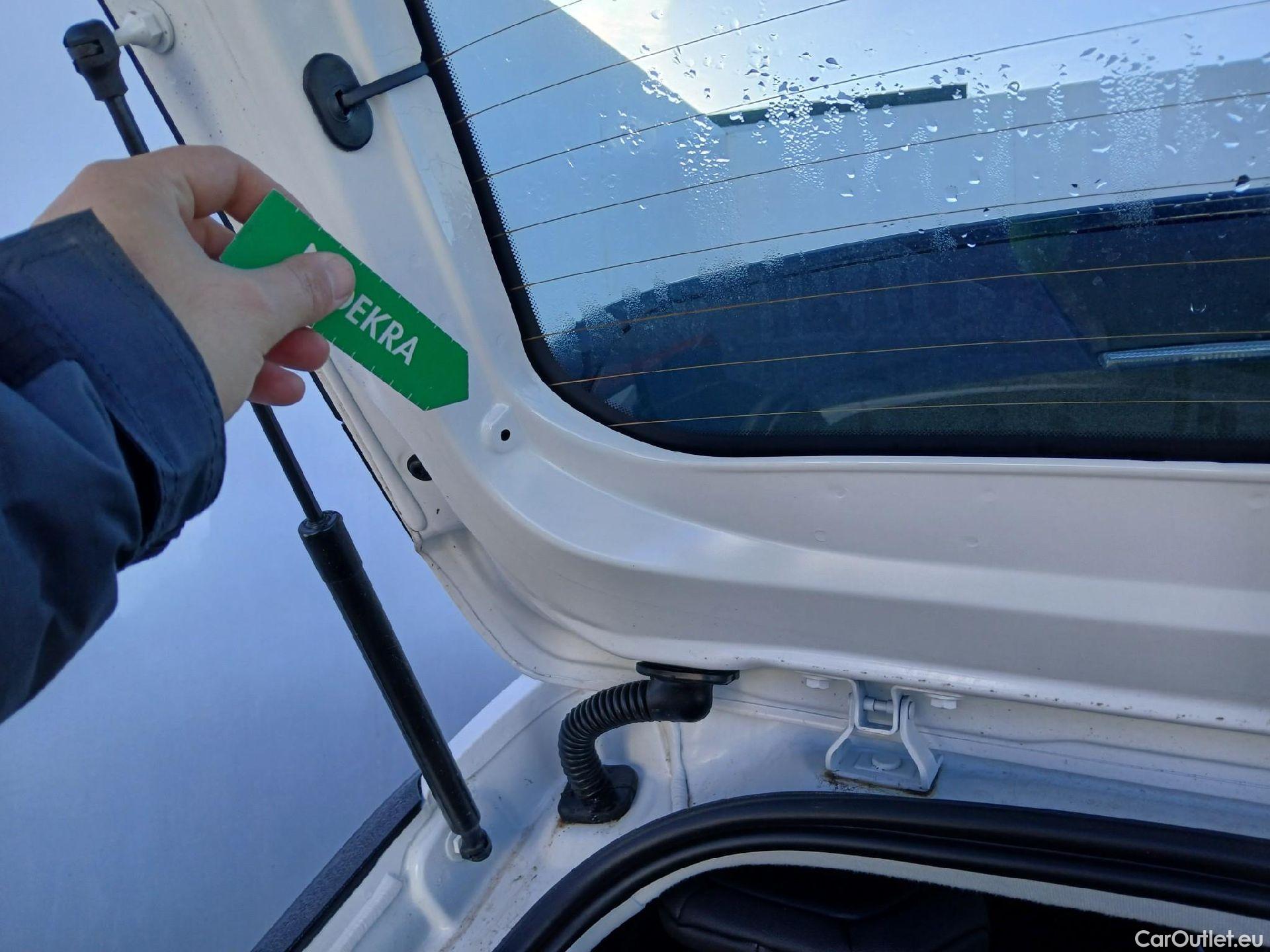  Opel  Corsa OPEL  1.2T XHL 74kW (100CV) Elegance #2