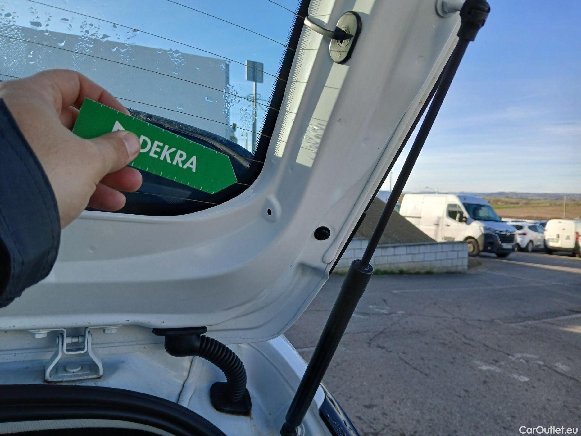  Opel  Corsa OPEL  1.2T XHL 74kW (100CV) Elegance #3